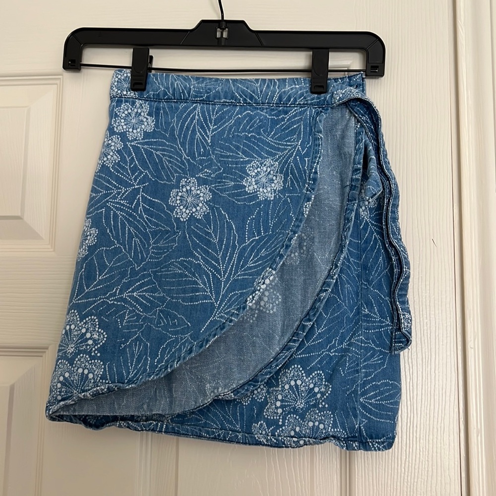 Free People wrap denim mini w/ tropical print - S